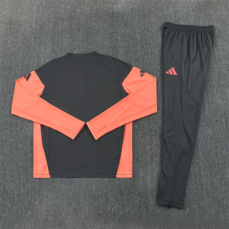 Bayern Munich Training Tracksuits 2025/26 Football Kit product image 3