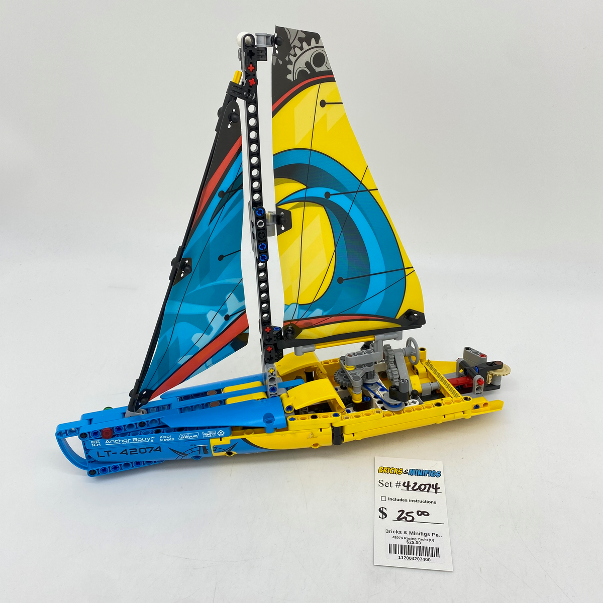 42074 Racing Yacht (U) product image 1, provided for visual reference and product detail review