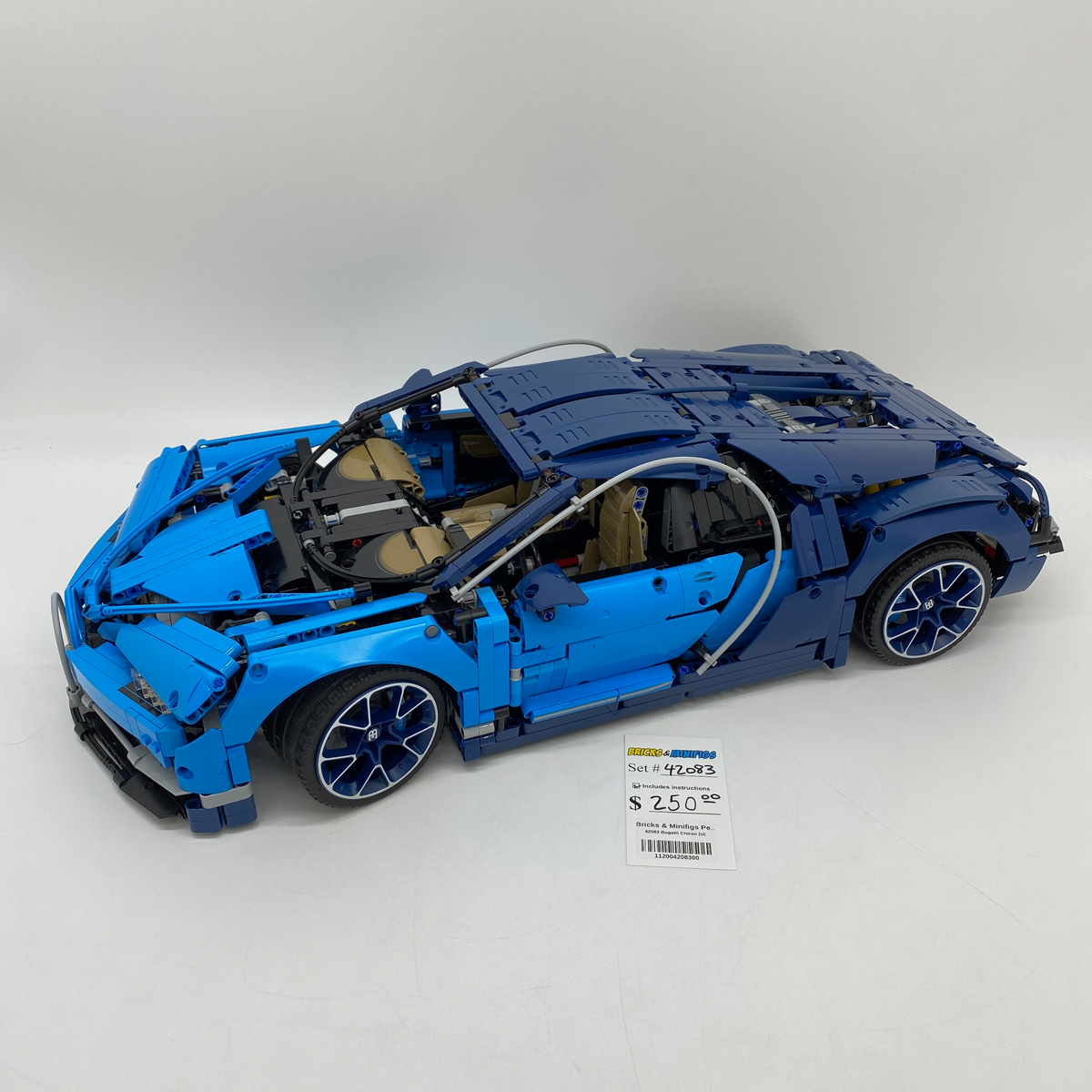 42083 Bugatti Chiron (U) product image 1, provided for visual reference and product detail review